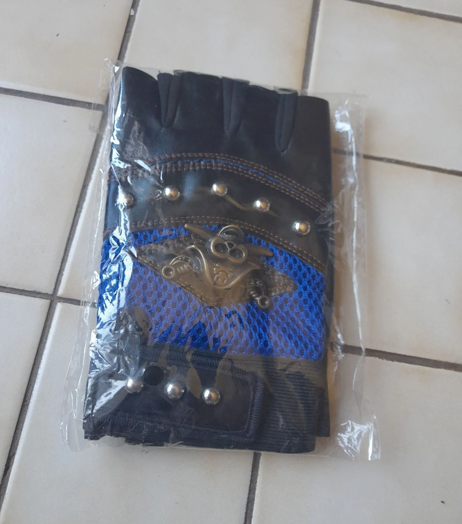 Gant motif tête de pirate 